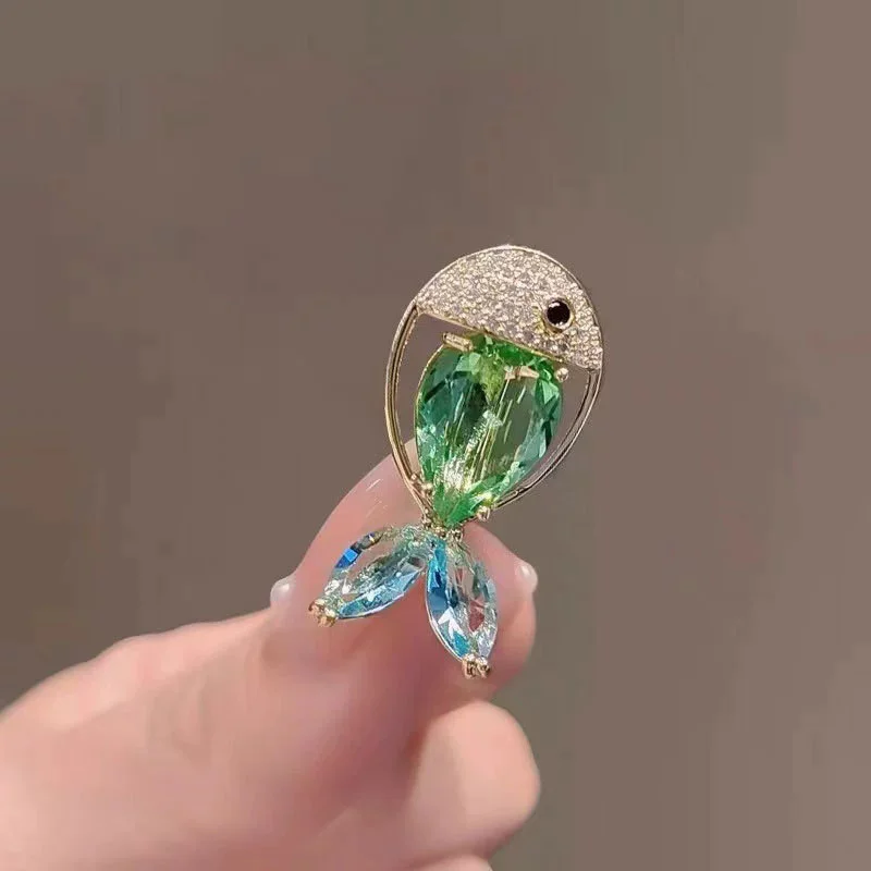 Men'S Accessories Trends 2025 - 絶妙な小さな魚のブローチ男性女性かわいい魚動物ブローチピンジュエリーアクセサリーパーティーギフト 2025 トレンド