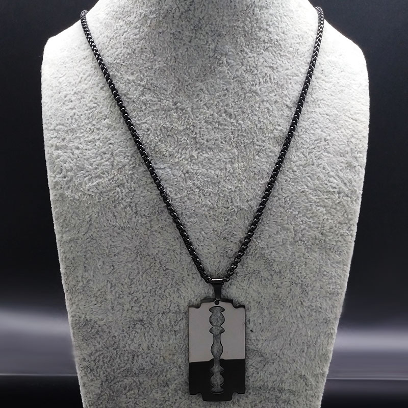 ゴシックブレードレザーペンダントネックレス メンズ ブラック - Men Accessories Aesthetic のレビューと価格